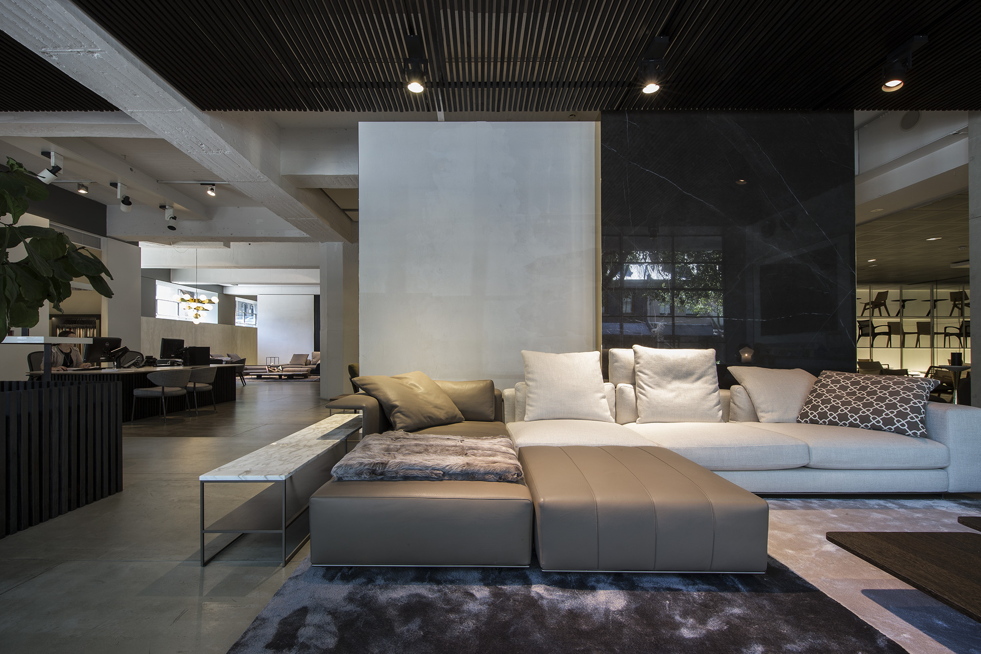 创意家具 - 桌几|茶几/边几|办公家具|设计师家具|考尔德青铜茶几