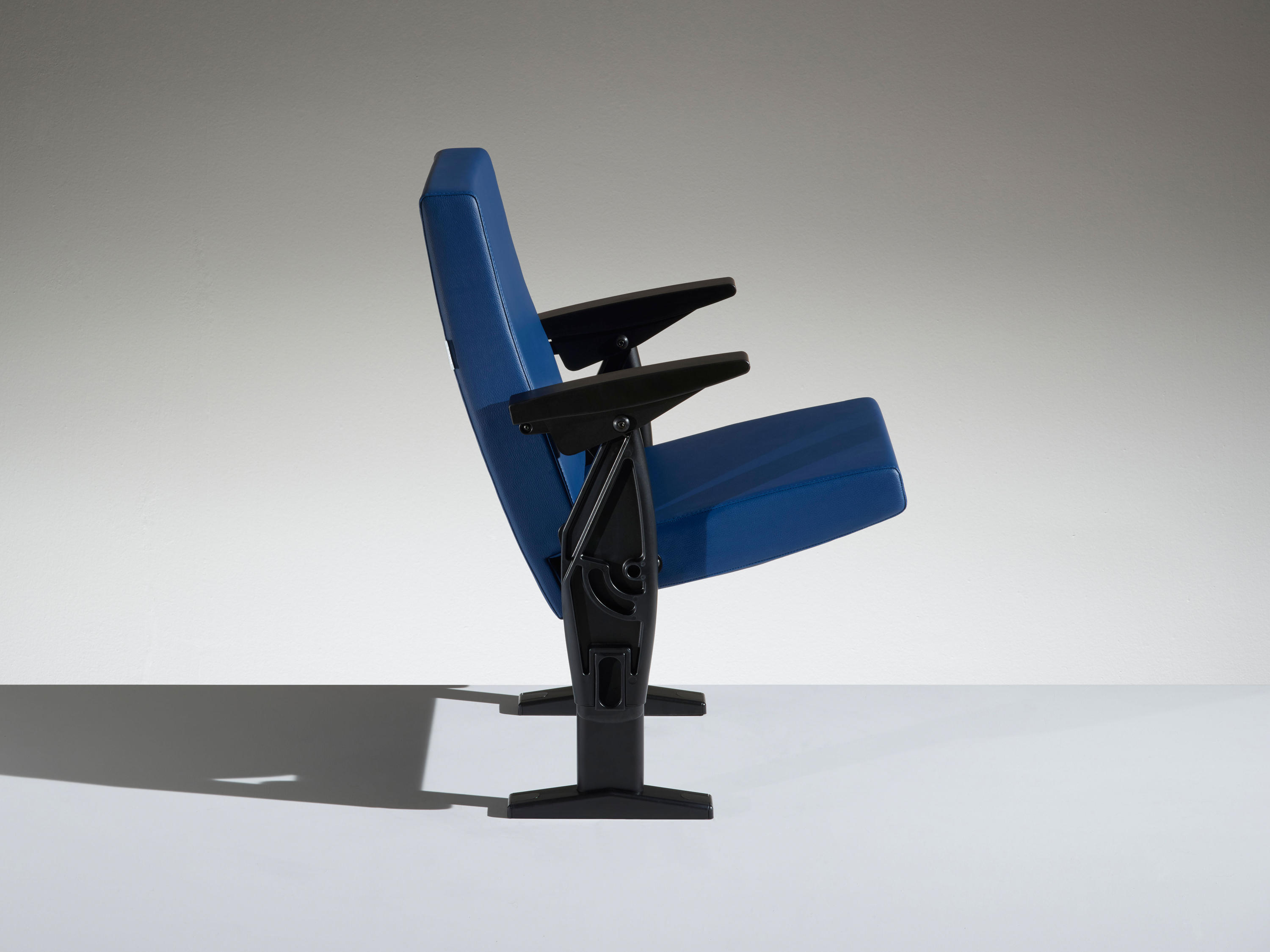 公共座椅|礼堂椅、报告厅椅|办公家具|设计师家具|Futura 剧院/礼堂椅