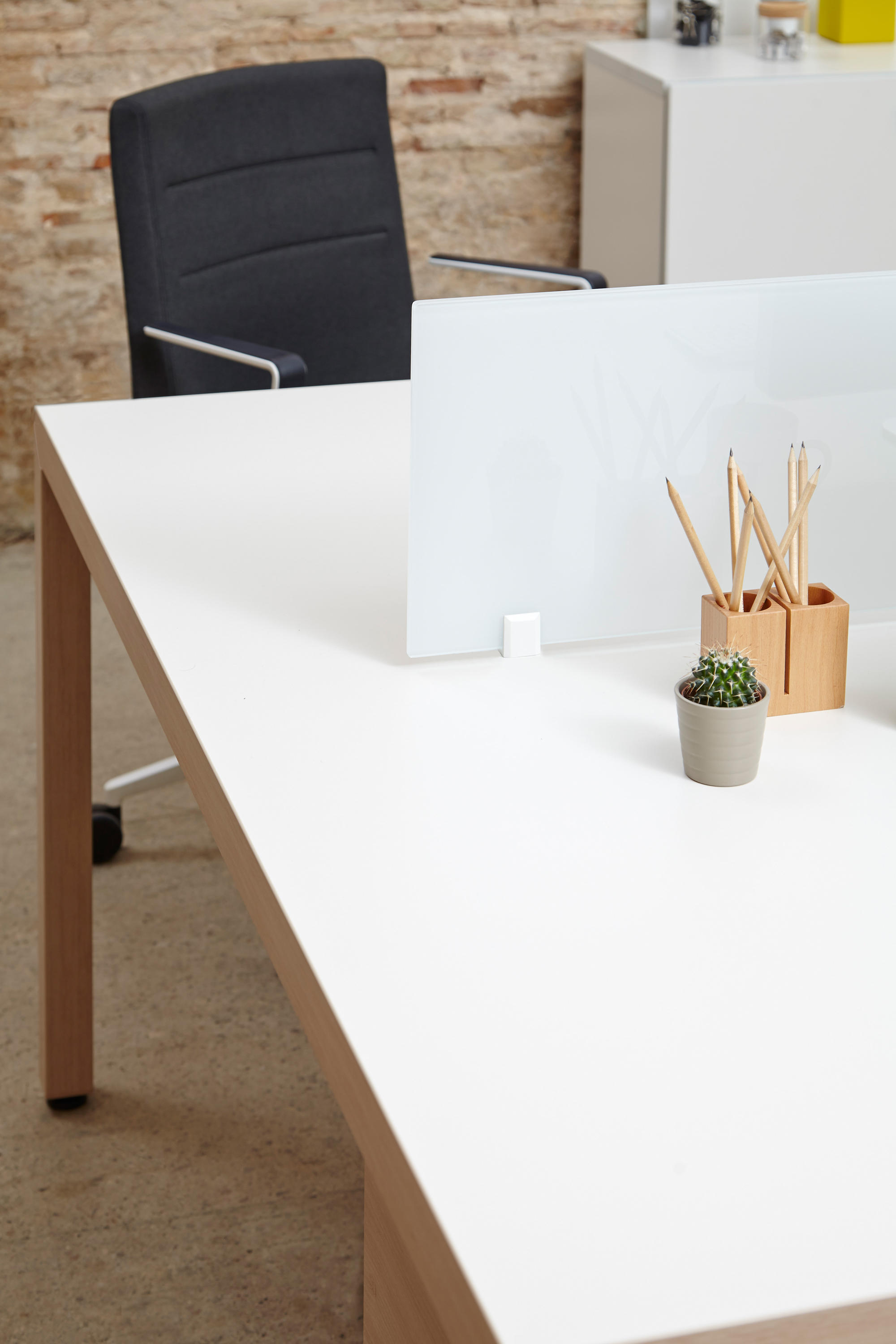 办公屏风|办公屏风系统|办公家具|设计师家具|PRISMA员工桌系列