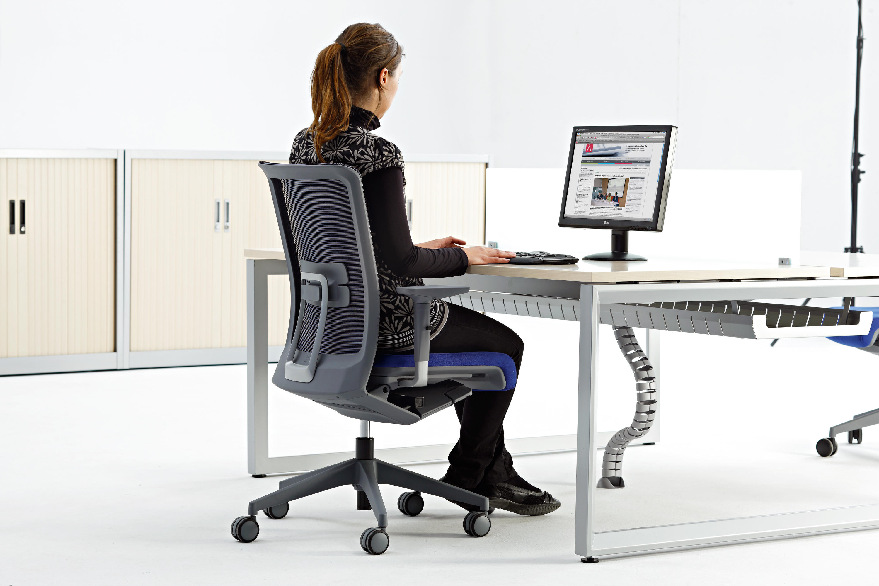 办公屏风|办公屏风系统|办公家具|设计师家具|VITAL PLUS ST员工桌系列